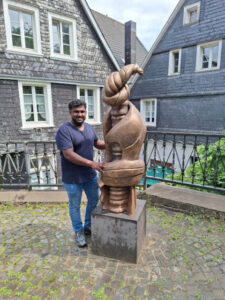 Muralee mit Skulptur